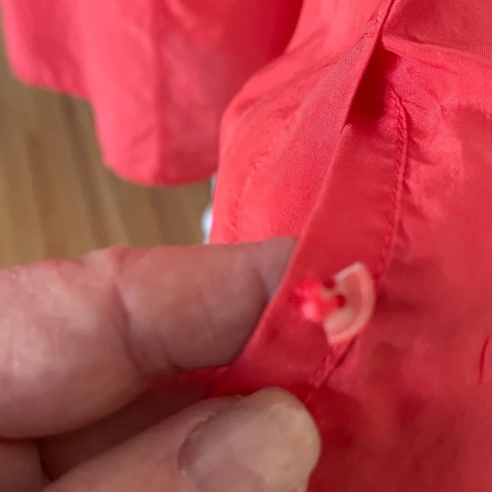 TOMMY BAHAMA CORAL 100% SILK BLOUSE Size XL Long Sleeved Button Down - Picture 12 of 14